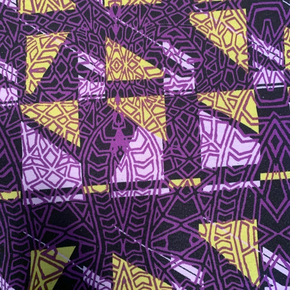 Lularoe Classic T Shirt Womens 3XL Purple Yellow Geometric Short Sleeve - Picture 4 of 6